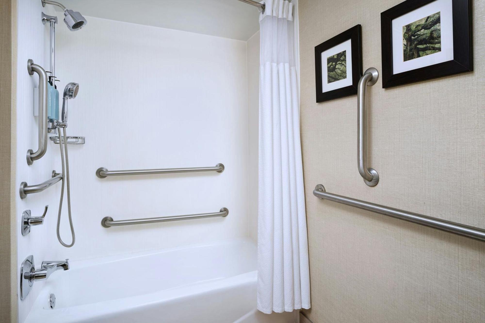 Отель Courtyard By Marriott Charleston Historic District Экстерьер фото