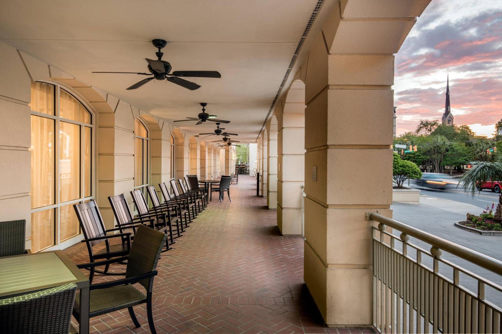 Отель Courtyard By Marriott Charleston Historic District Экстерьер фото