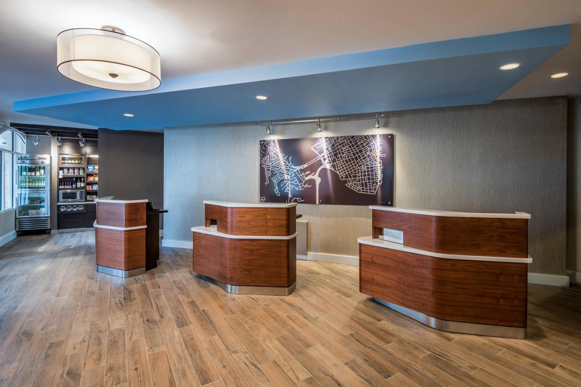 Отель Courtyard By Marriott Charleston Historic District Экстерьер фото