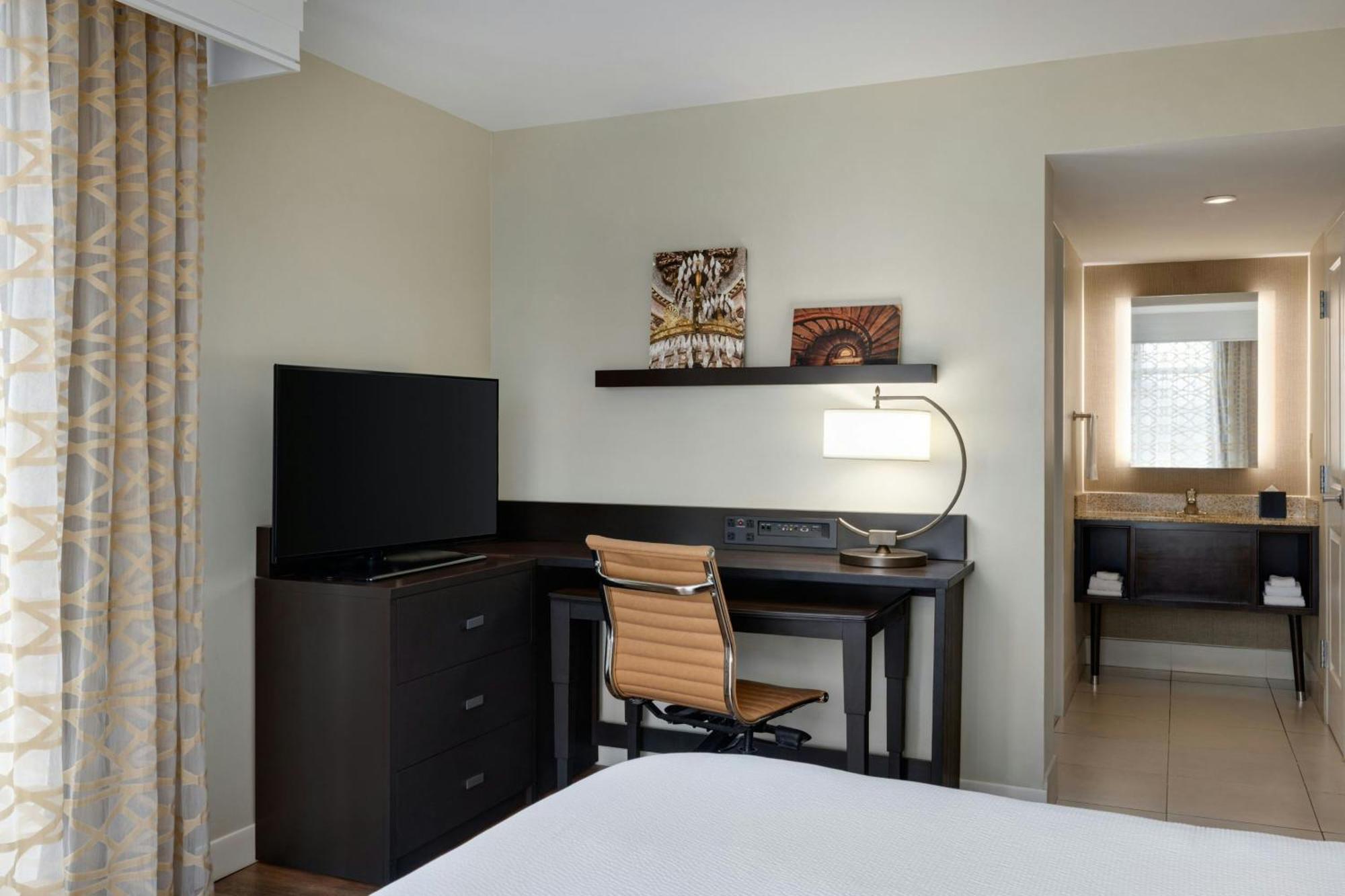 Отель Courtyard By Marriott Charleston Historic District Экстерьер фото