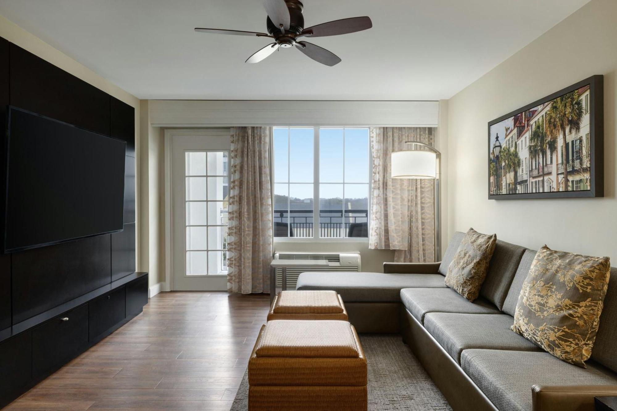 Отель Courtyard By Marriott Charleston Historic District Экстерьер фото