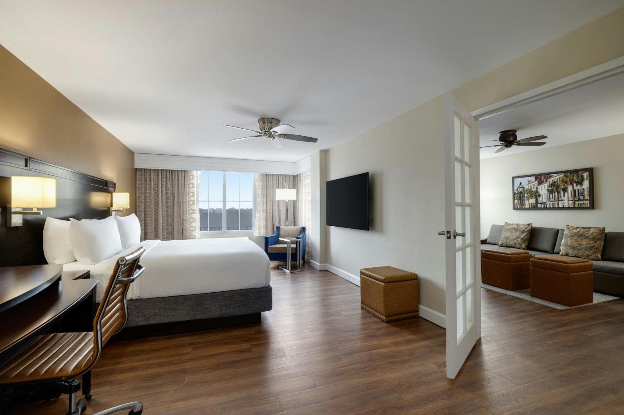 Отель Courtyard By Marriott Charleston Historic District Экстерьер фото