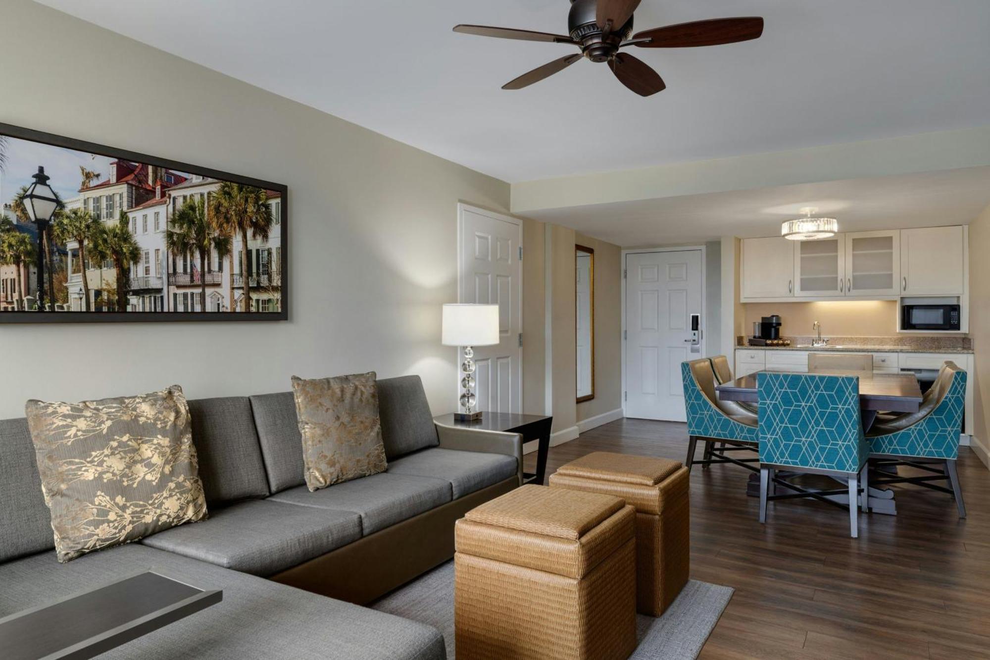 Отель Courtyard By Marriott Charleston Historic District Экстерьер фото