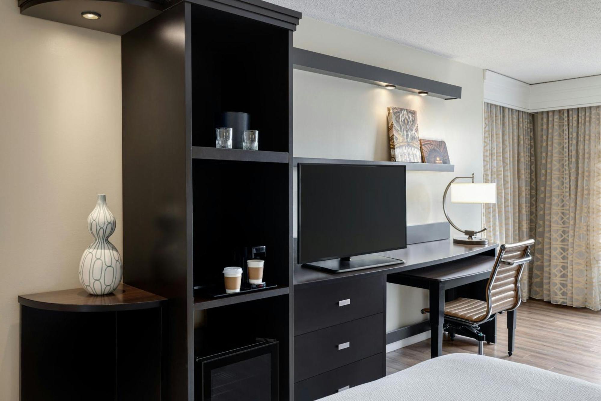 Отель Courtyard By Marriott Charleston Historic District Экстерьер фото