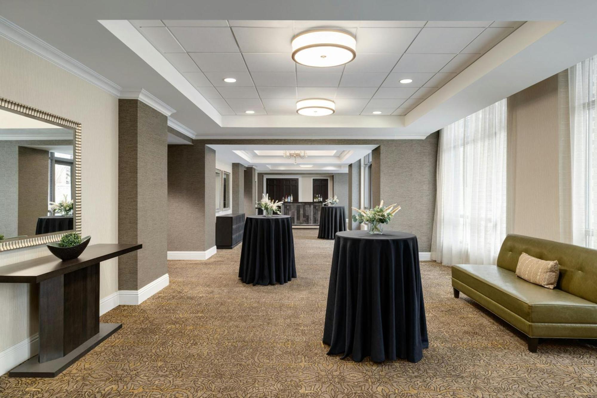 Отель Courtyard By Marriott Charleston Historic District Экстерьер фото