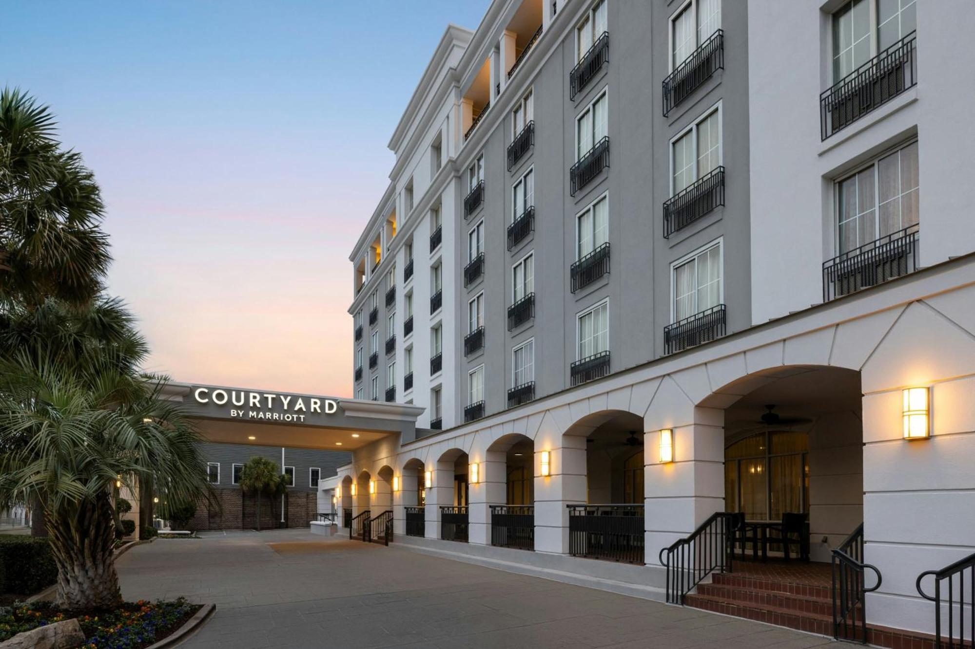 Отель Courtyard By Marriott Charleston Historic District Экстерьер фото