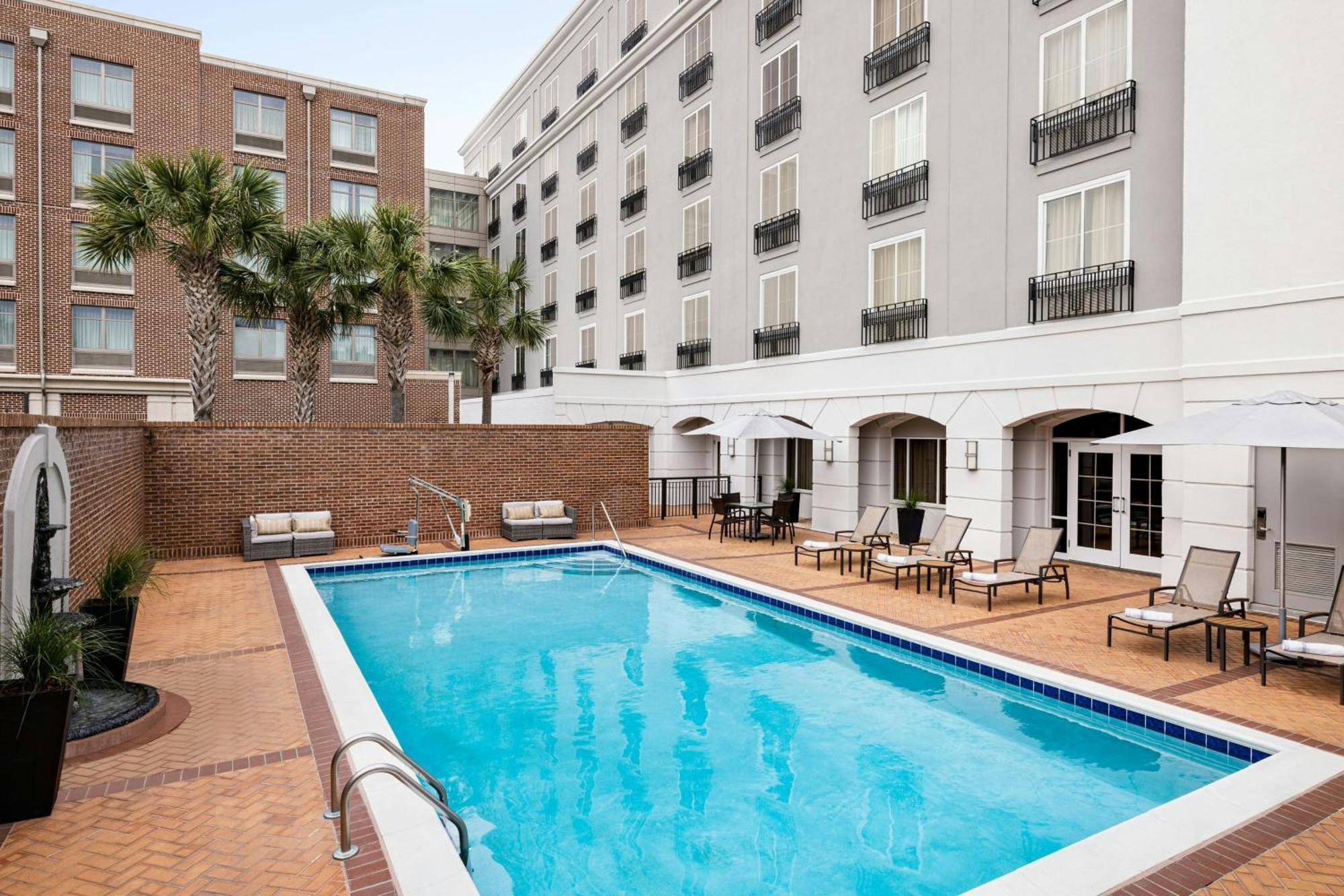 Отель Courtyard By Marriott Charleston Historic District Экстерьер фото