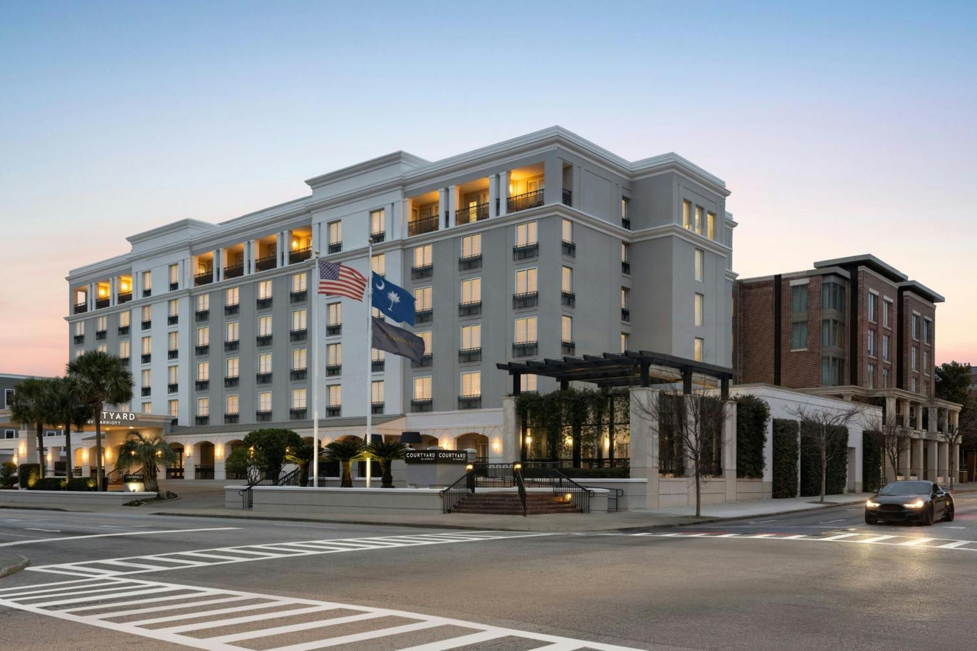 Отель Courtyard By Marriott Charleston Historic District Экстерьер фото